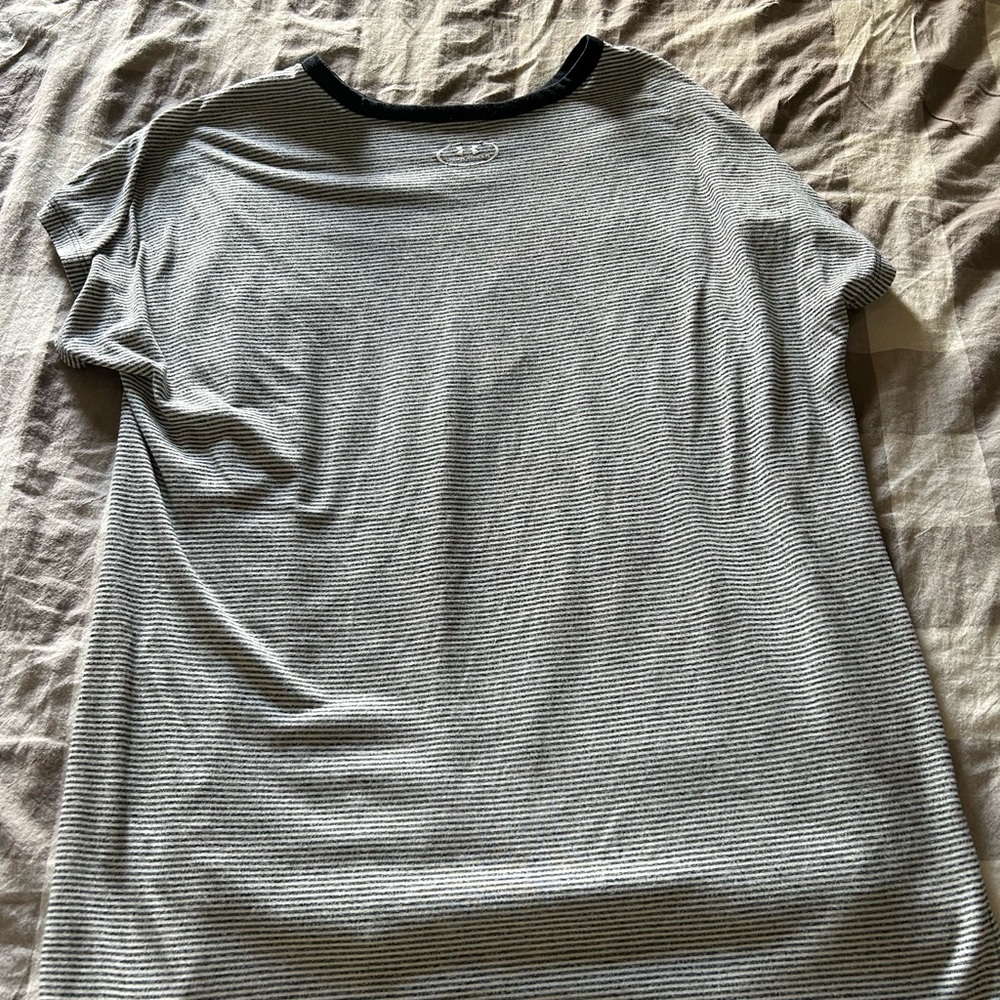 Under Armor Ladies shirt
